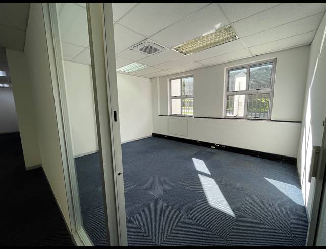 172M² OFFICE TO LET IN BRYANSTON